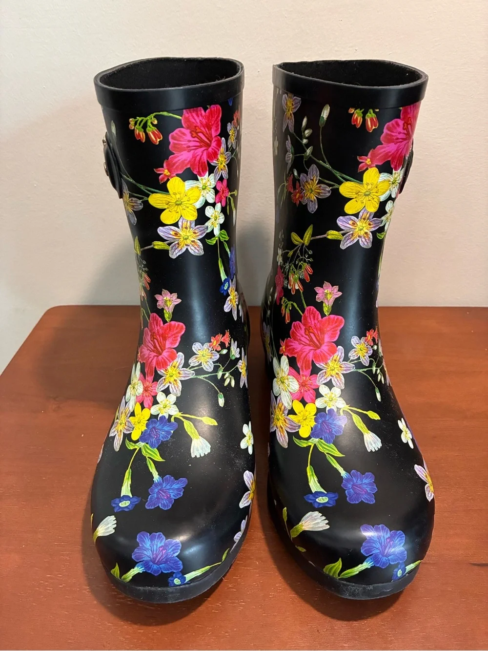 Chooka Kalista Classic Mid Calf Rubber Rain Boots Black Floral Women’s Size 8